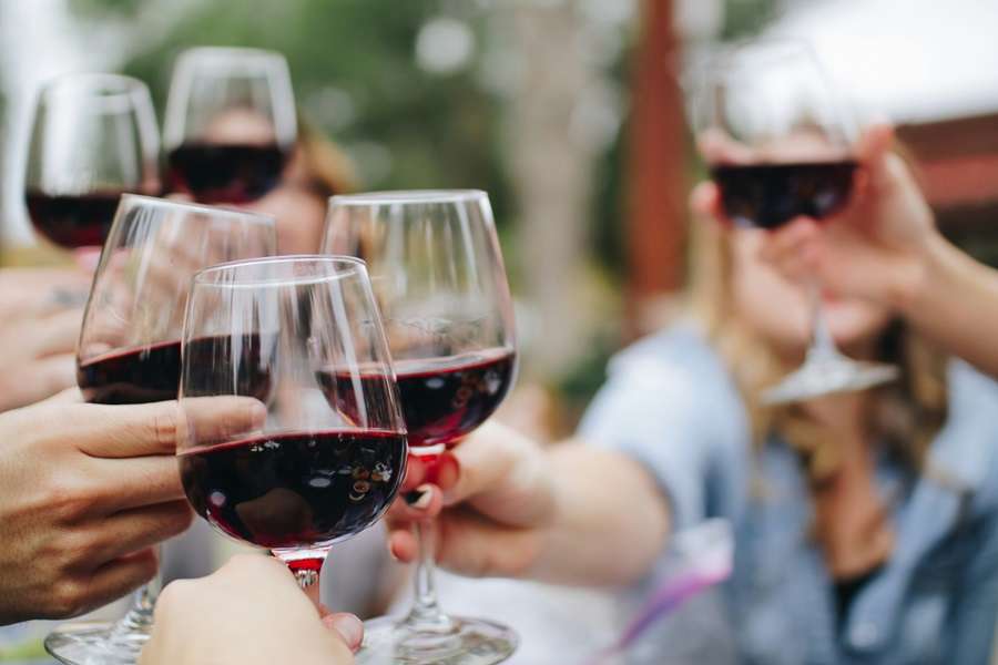 ¿Cómo se elabora un vino tinto?- Veritas